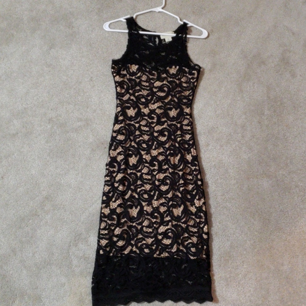 Dress - Picture 3 of 4